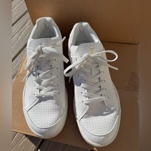 ON Cloud Running Women’s White Perforated Athletic Sneakers - Great Condition! 🤍